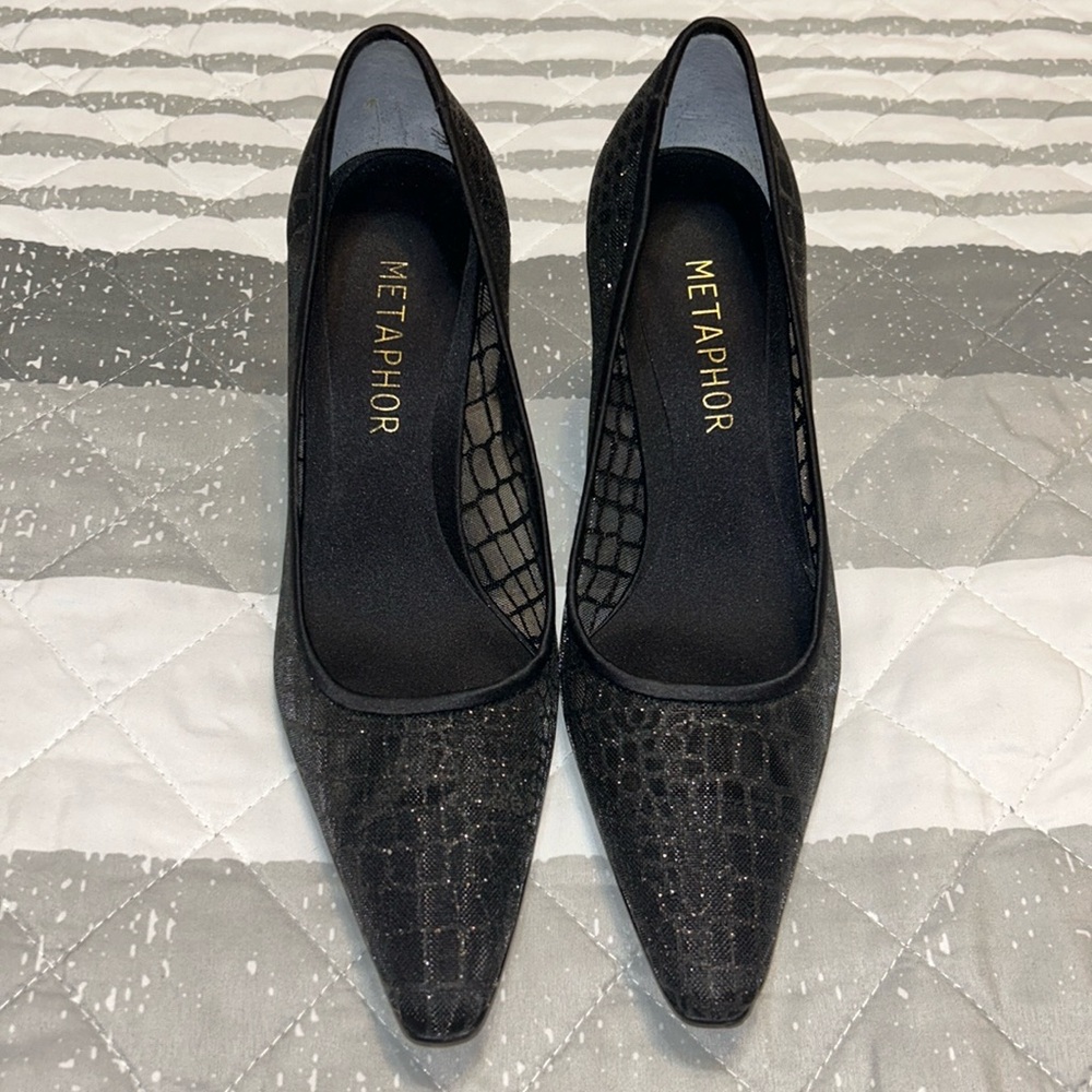 {Metaphor} Black Textured Pointed-Toe Heels/Kitten Heels – Size 7 – New in Box